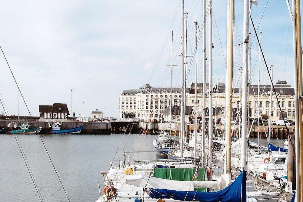 SOWELL HOTELS Le Beach Trouville-sur-Mer Exterior foto