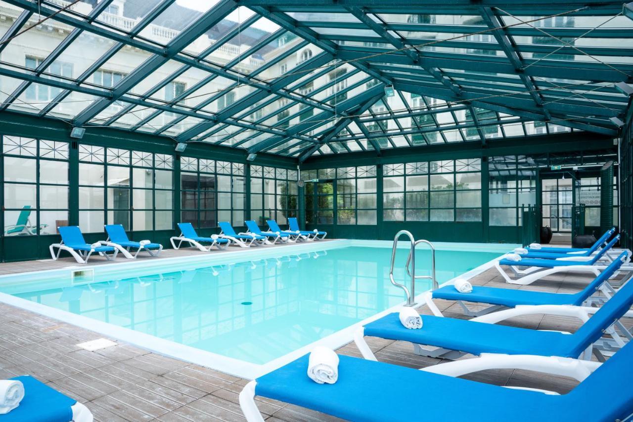 SOWELL HOTELS Le Beach Trouville-sur-Mer Exterior foto