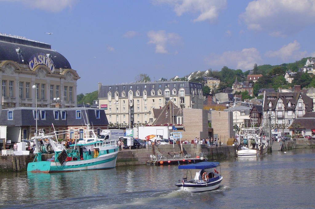 SOWELL HOTELS Le Beach Trouville-sur-Mer Exterior foto