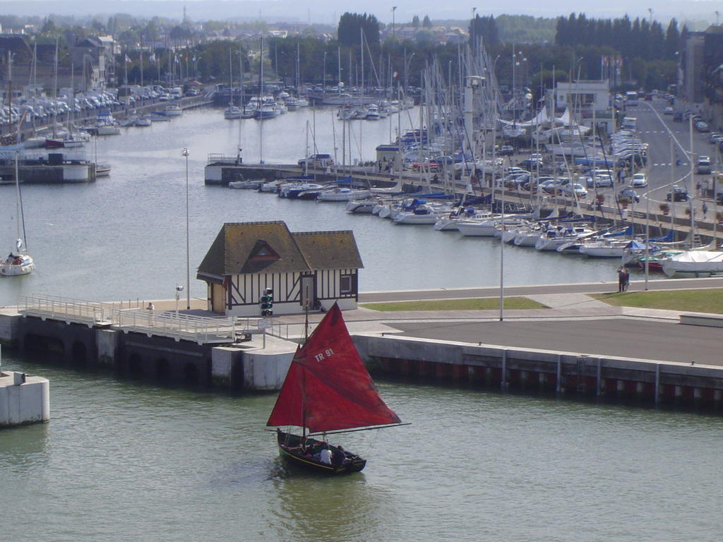 SOWELL HOTELS Le Beach Trouville-sur-Mer Exterior foto