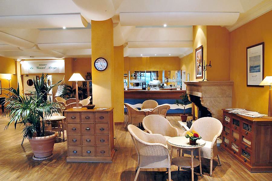 SOWELL HOTELS Le Beach Trouville-sur-Mer Exterior foto
