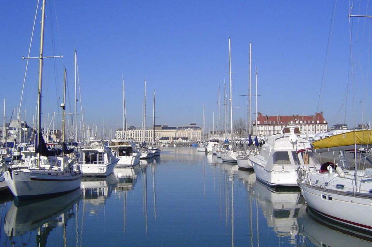 SOWELL HOTELS Le Beach Trouville-sur-Mer Exterior foto