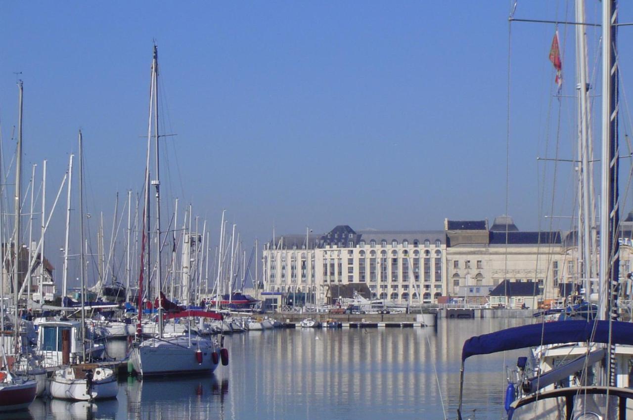 SOWELL HOTELS Le Beach Trouville-sur-Mer Exterior foto
