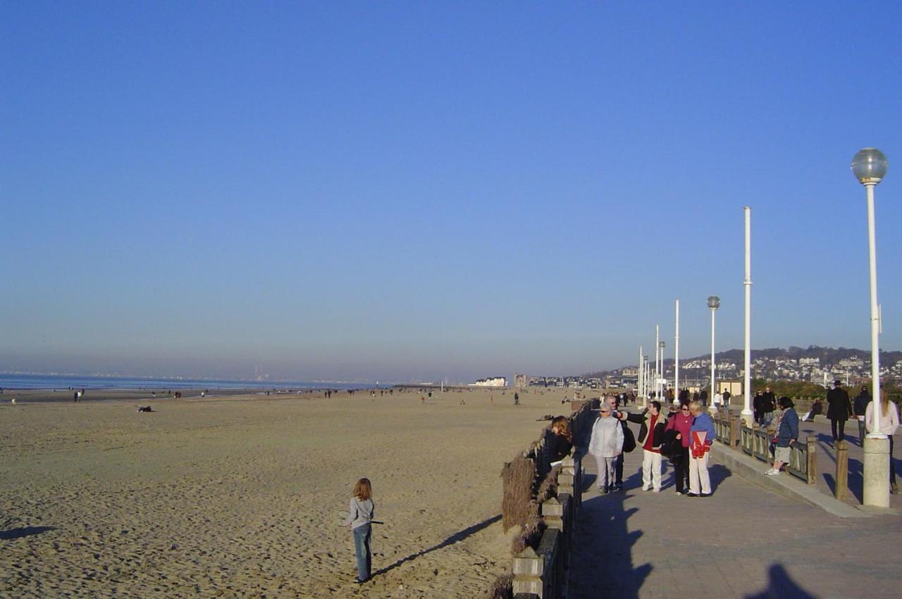 SOWELL HOTELS Le Beach Trouville-sur-Mer Exterior foto